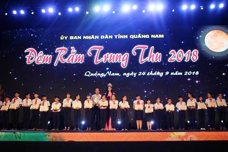 hoa hau tran tieu vy hoa chi hang tai que nha xu quang