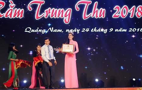 hoa hau tran tieu vy hoa chi hang tai que nha xu quang
