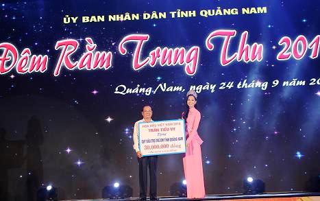hoa hau tran tieu vy hoa chi hang tai que nha xu quang
