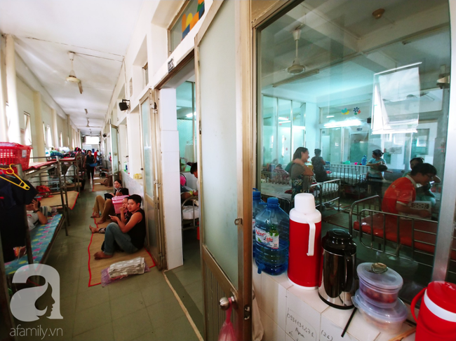tphcm me don than to bao mau lam con gai 18 thang tuoi bi bong nang o mat