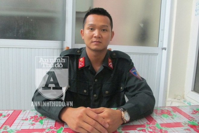 tiet lo bat ngo ve chien si cscd tran ap doi tuong hung hang o pho di bo ho guom