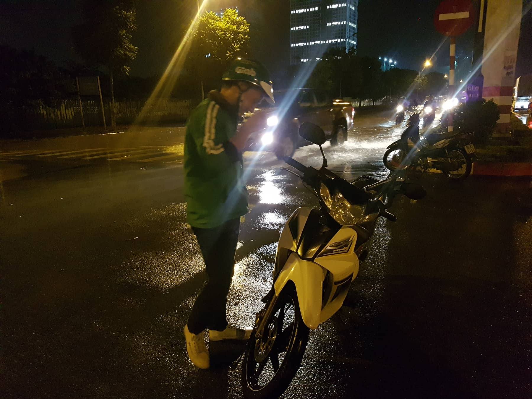 mua lon nhieu tuyen pho ha noi ngap sau trong nuoc