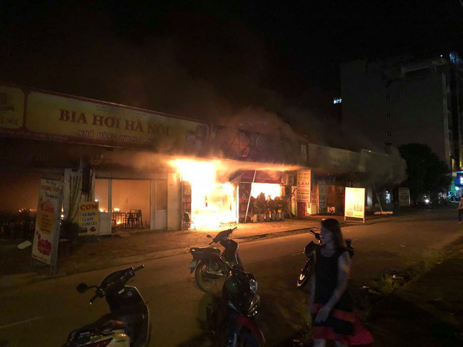 quan karaoke cung 3 quan nhau boc chay du doi o ha noi thiet hai chua the thong ke