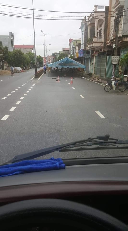 hinh anh tren duong khien cac tai xe boi roi trong ngay cuoi tuan phai di the nao day