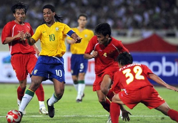 nguoi ngoai hanh tinh ronaldo ronaldinho co the sang viet nam da giao huu