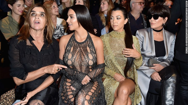 kim kardashian bi cuop tan cong tai paris