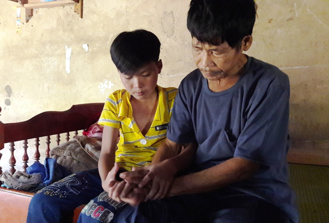 bo con sap chet nha con het gao an con phai nghi hoc thoi