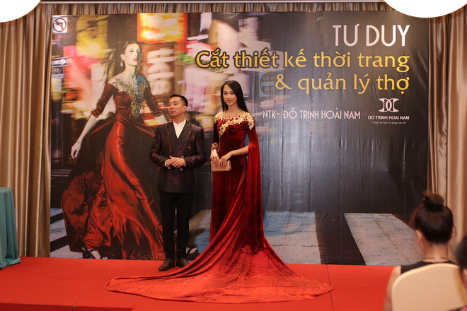 hoa hau thuy tien trinh dien trang phuc cua cac nha thiet ke hoc viec