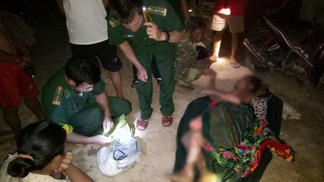 nghe an lay nham xang do vao den thap sang 2 me con bi bong nghiem trong
