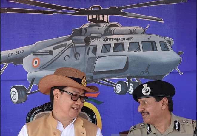 khach vip thoat chet khi bay tren truc thang cua bien phong an do ma khong biet