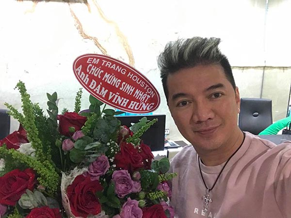 dam vinh hung khoe qua sinh nhat toan hang hieu dat do