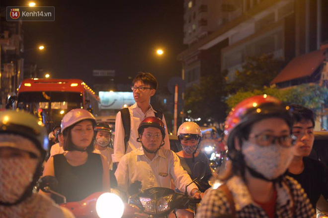 chum anh ngan ngam canh xe may co chay nguoc chieu gio cao diem khien nhieu tuyen duong o ha noi un tac khong loi ra