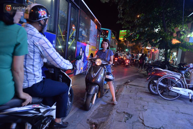 chum anh ngan ngam canh xe may co chay nguoc chieu gio cao diem khien nhieu tuyen duong o ha noi un tac khong loi ra