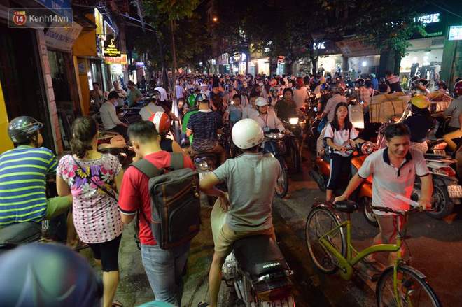 chum anh ngan ngam canh xe may co chay nguoc chieu gio cao diem khien nhieu tuyen duong o ha noi un tac khong loi ra