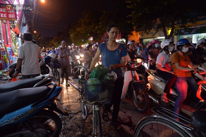 chum anh ngan ngam canh xe may co chay nguoc chieu gio cao diem khien nhieu tuyen duong o ha noi un tac khong loi ra