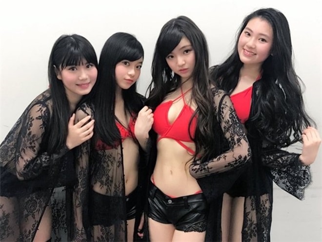 nhom nhac nhi nhat ban 12 tuoi mac bikini bieu dien bi du luan phan ung
