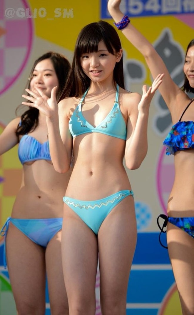 nhom nhac nhi nhat ban 12 tuoi mac bikini bieu dien bi du luan phan ung