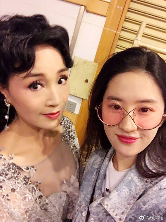 me luu diec phi xuat hien sang trong xinh dep hon ca con gai