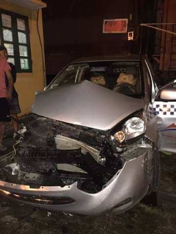 bac ninh bat chap vuot duong ngang khi tau dang den xe taxi bi dam nat dau