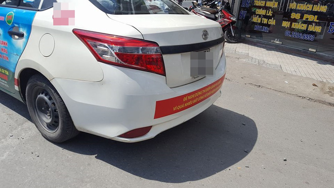 hang loat taxi o sai gon dan decal phan doi uber va grab dai dien vinasun noi tai xe tu phat nhung khau hieu khong den noi qua dang