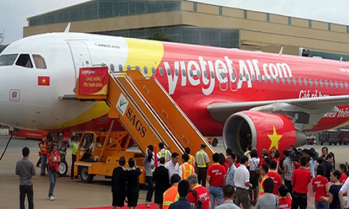 Hàng loạt chuyến bay bị hoãn huỷ, VietJet Air và Cục Hàng không nói gì? hon 100 chuyen bay bi hoan huy vietjet air va cuc hang khong noi gi
