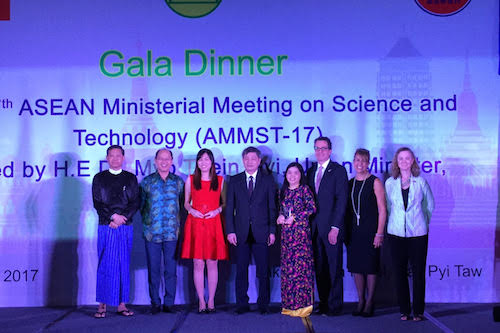 nu tien si viet nam dat giai nhat cuoc thi giai thuong khoa hoc asean hoa ky