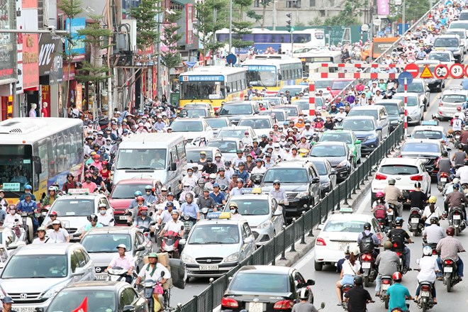 nguoi ha noi phai bo ra 58 phut moi ngay de vuot qua tac duong