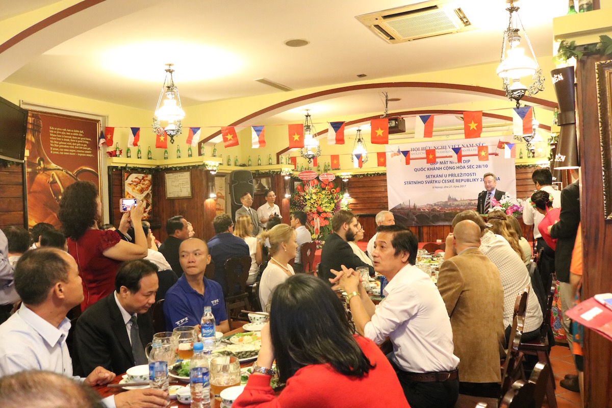 that chat hon tinh huu nghi viet nam cong hoa sec