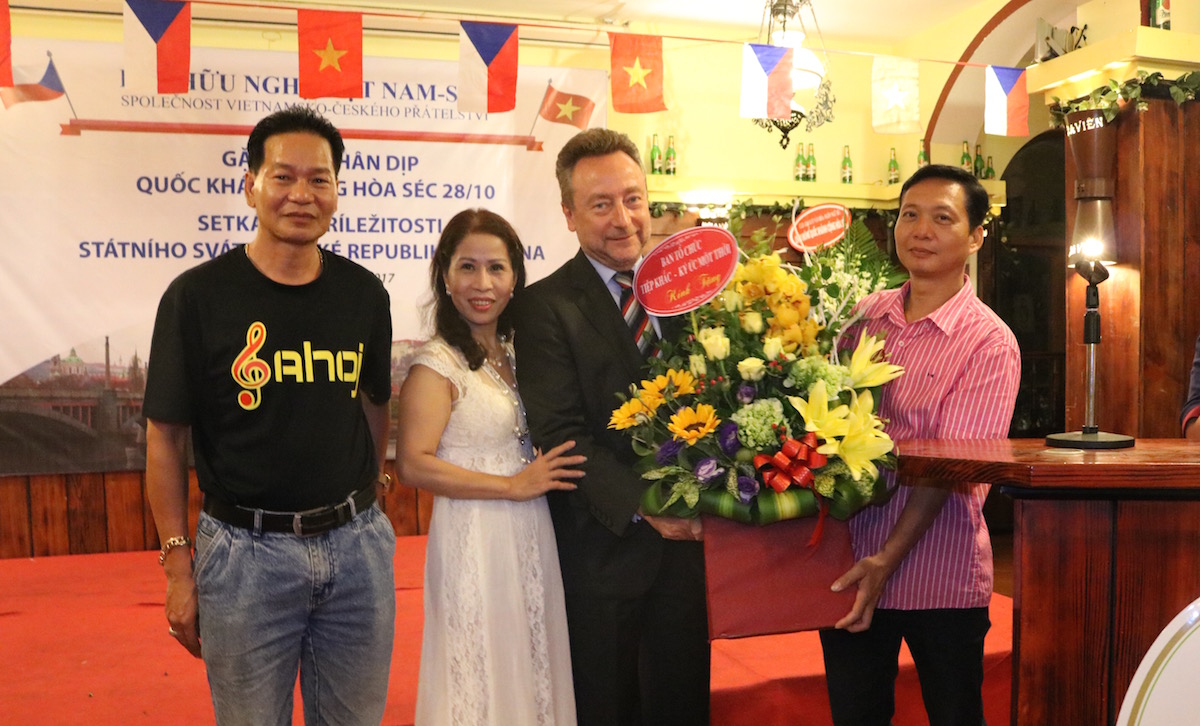 that chat hon tinh huu nghi viet nam cong hoa sec