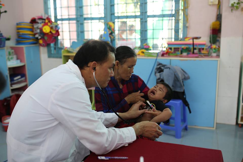 nhip tim viet nam kham sang loc benh tim cho hon 1100 tre em tai dong thap