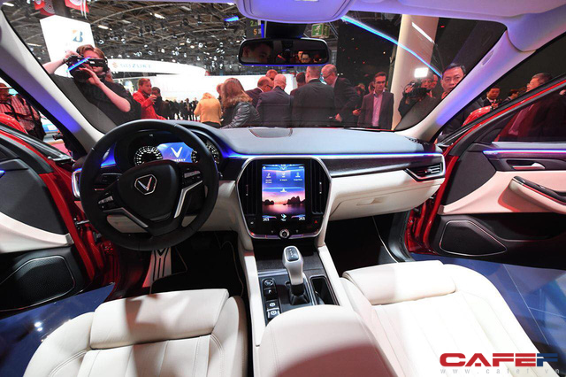 hot can canh chi tiet ngoai noi that cua 2 mau xe vinfast lux a20 vua ra mat hoanh trang tai paris motor show 2018