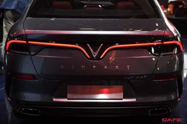 hot can canh chi tiet ngoai noi that cua 2 mau xe vinfast lux a20 vua ra mat hoanh trang tai paris motor show 2018