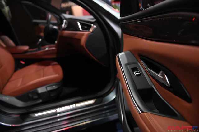 hot can canh chi tiet ngoai noi that cua 2 mau xe vinfast lux a20 vua ra mat hoanh trang tai paris motor show 2018
