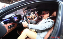 video can canh chiec sieu motor co the chay va bay tren duong