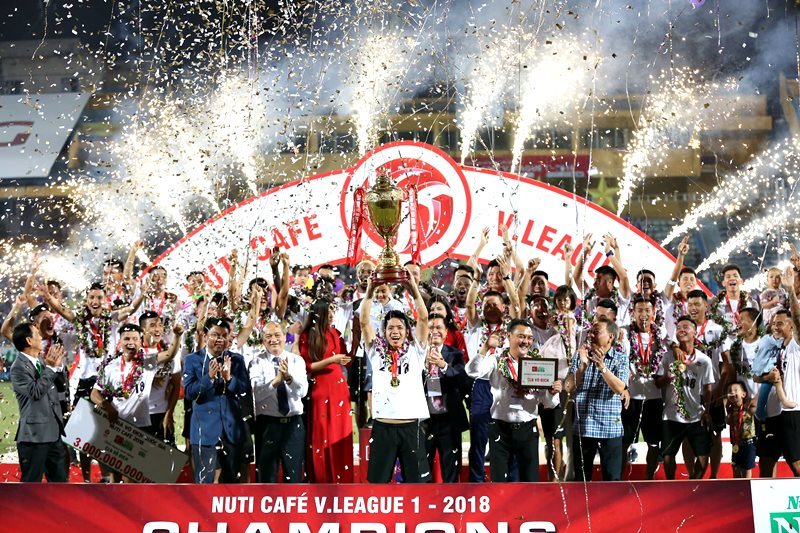 v league ha noi nang cup can tho va nam dinh chay tron tu than