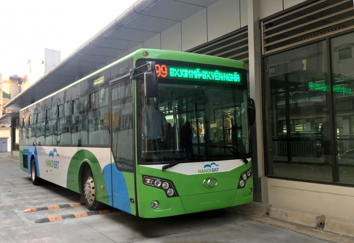 xe buyt nhanh brt cu 3 doan di nuoc ngoai khao sat sai pham hon 43 ty dong