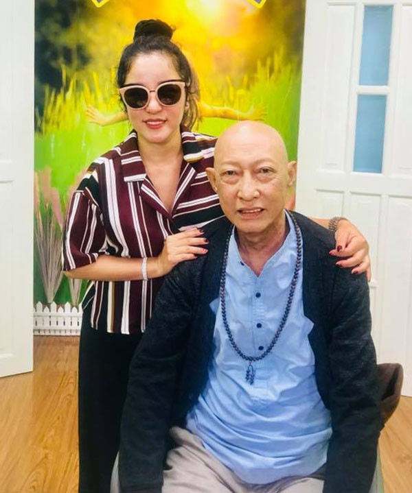xot xa voi hinh anh gay go cua nghe si le binh sau khi dieu tri ung thu