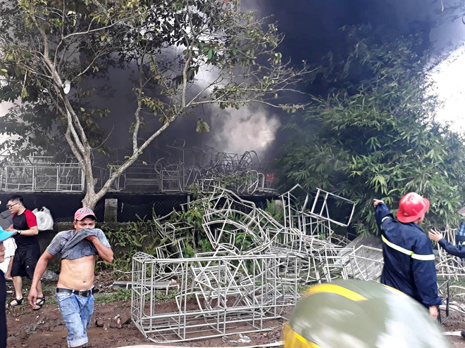 sau tieng no lon kho chua hang ghe xuat khau o hue bi lua thieu rui