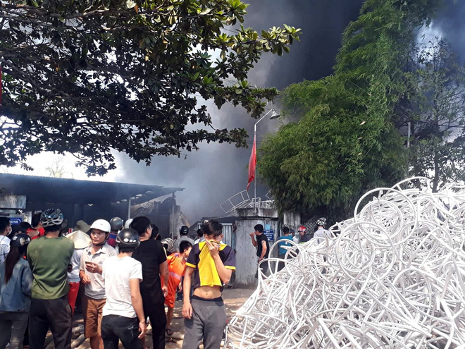 sau tieng no lon kho chua hang ghe xuat khau o hue bi lua thieu rui