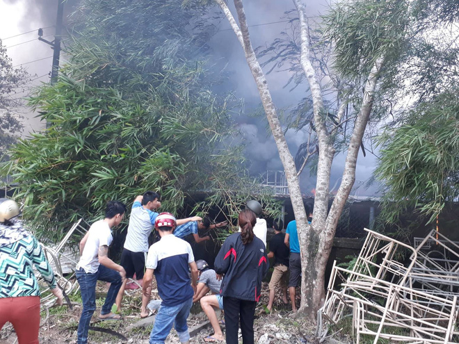 sau tieng no lon kho chua hang ghe xuat khau o hue bi lua thieu rui