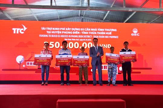 khanh thanh nha may dien mat troi 35 mw khung dau tien cua viet nam tai hue