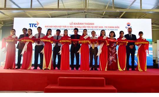 khanh thanh nha may dien mat troi 35 mw khung dau tien cua viet nam tai hue