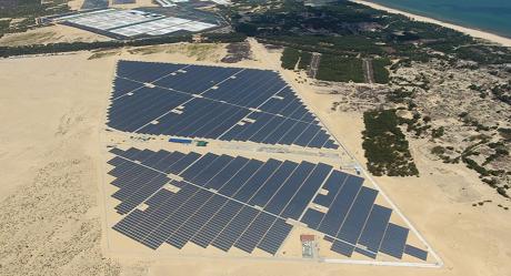 khanh thanh nha may dien mat troi 35 mw khung dau tien cua viet nam tai hue