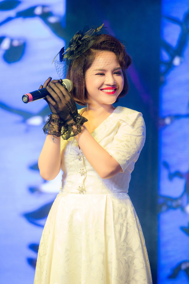 danh ca ngoc son bay ra ha noi chi de chuc mung hoc tro ra album moi