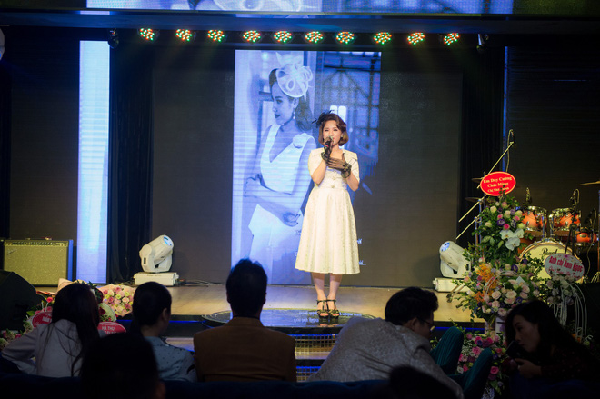 danh ca ngoc son bay ra ha noi chi de chuc mung hoc tro ra album moi