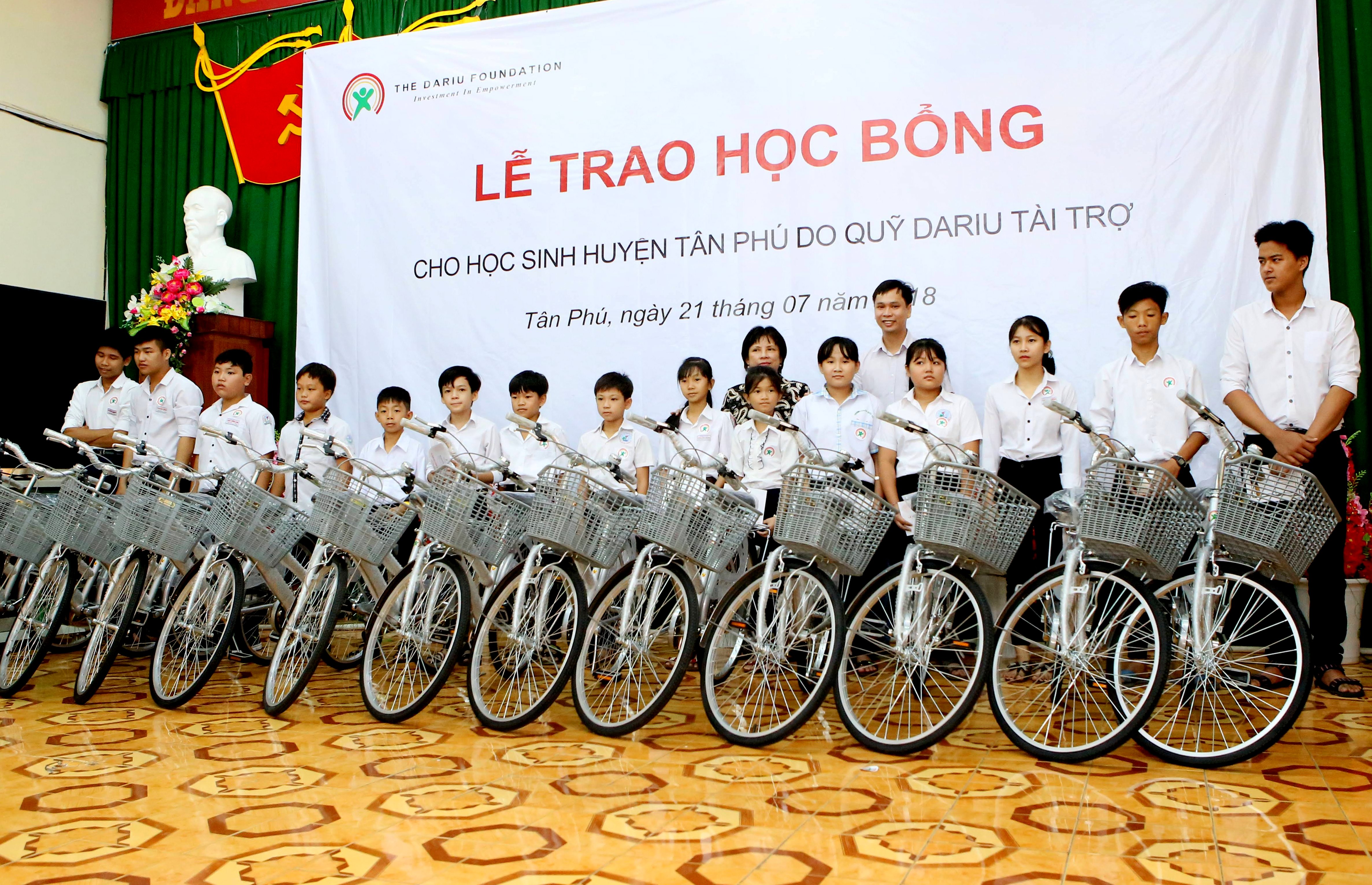 quy dariu tap huan ngon ngu lap trinh cho hon 200 giao vien o dbscl