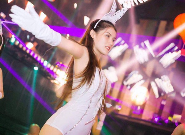 do nhan sac me ke sinh nam 1995 va con gai la dancer nong bong cua nghe si cai luong u60