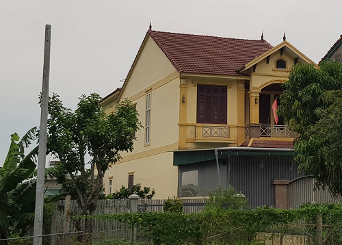 ha tinh du luan xon xao chuyen pho chu tich huyen o nha to xai xe sang dung hay saip