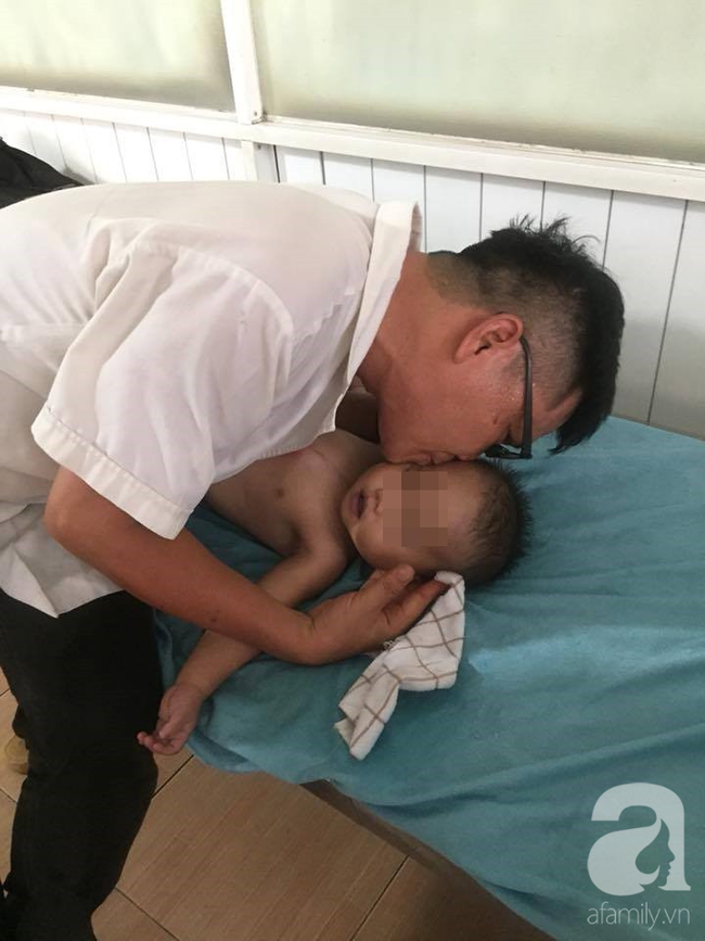 tp hcm me ban ban rau truoc nha con trai 19 thang tuoi chui dau vao thung nuoc ngung tim