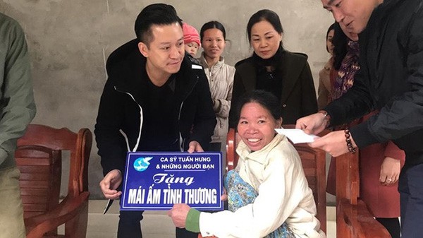 tuan hung di dien tro lai sau cu soc bi huy liveshow sat gio dien